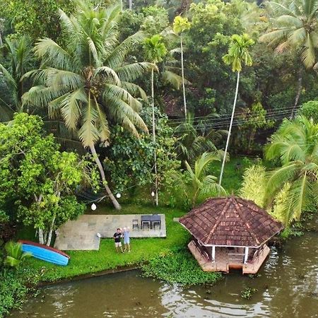 Bed and Breakfast Sunsets And Palm Trees Alappuzha Esterno foto