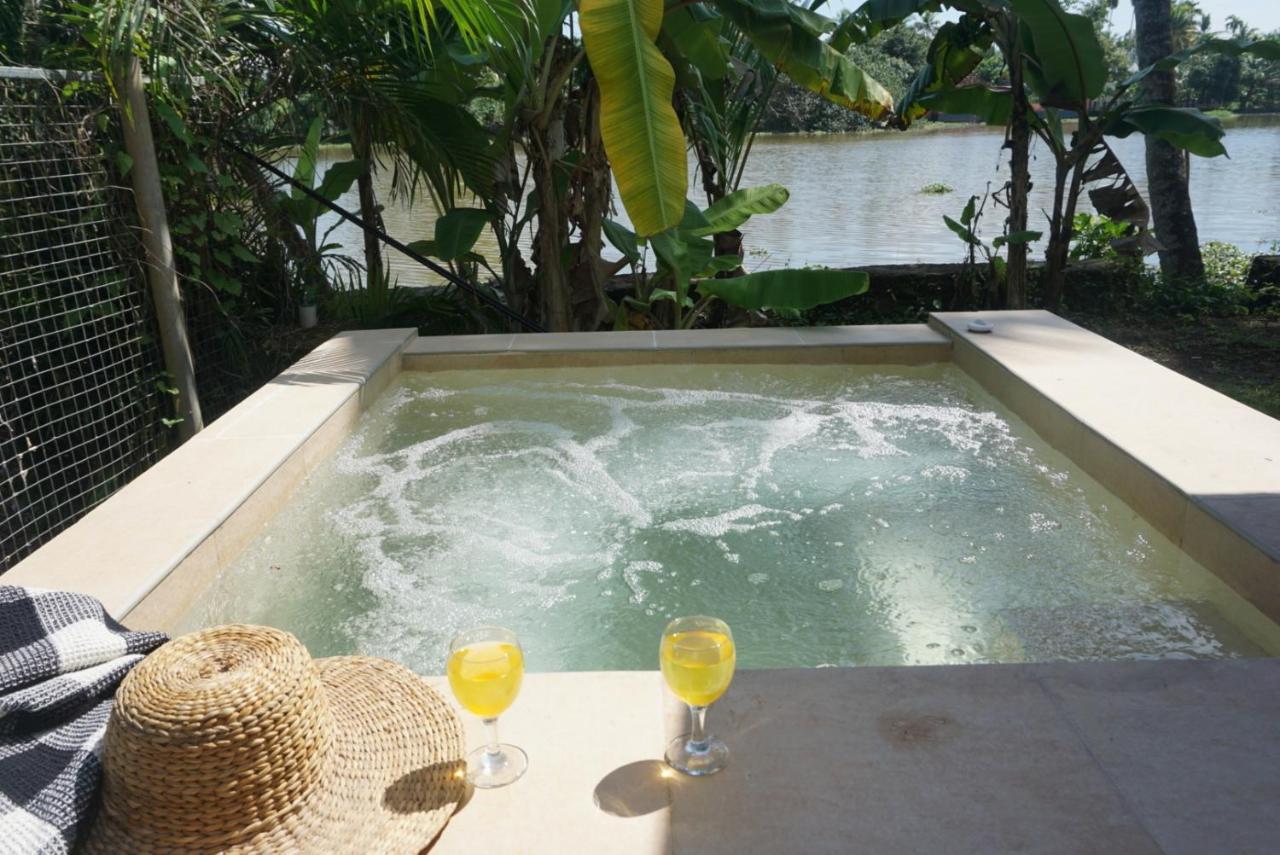 Bed and Breakfast Sunsets And Palm Trees Alappuzha Esterno foto